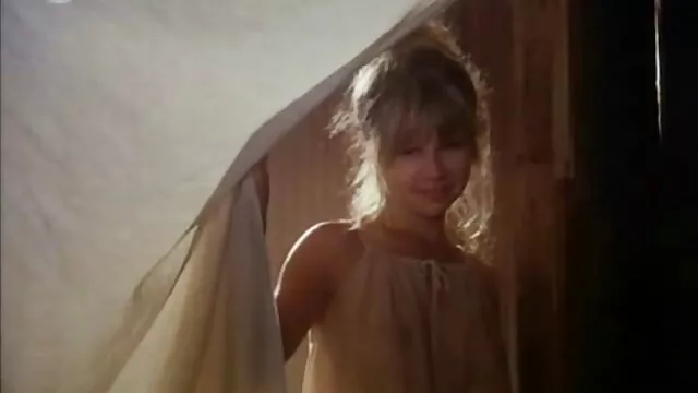 ایچ ڈی کے معیار :  نوجوان خوبصورتی کی دعوت دیتا سیکورٹی آدمی کے لئے اس کے آخر کی طرف سے فیلم جدیدایرانی سکسی poolside فحش ویڈیو 